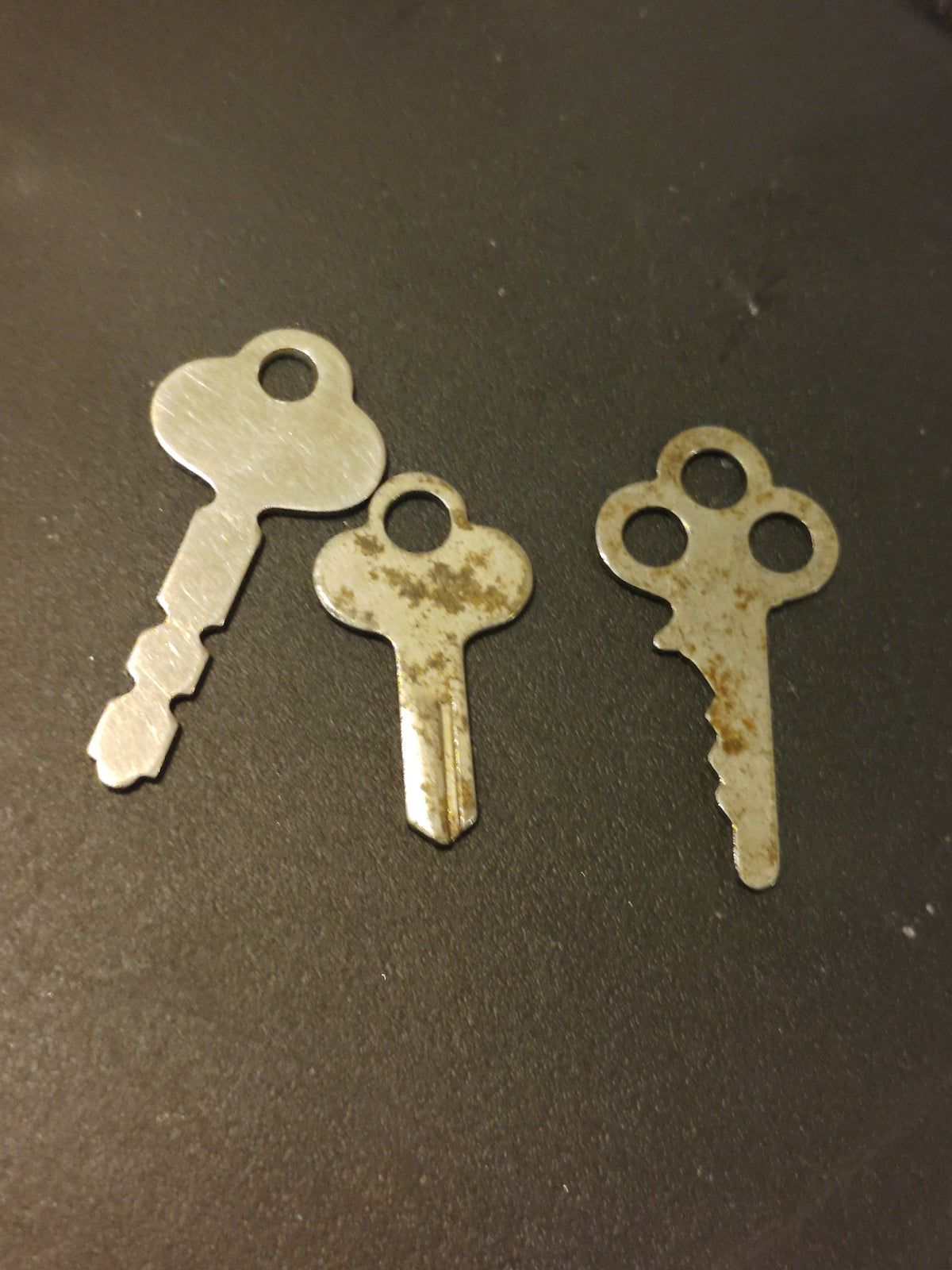 vintage and antique keys lot